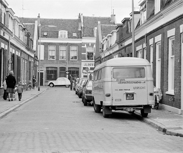 858411 Gezicht in de Frederikastraat te Utrecht, met op de achtergrond het huis Goedestraat 53.
